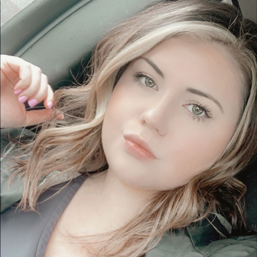 Meet your Posher, Carly